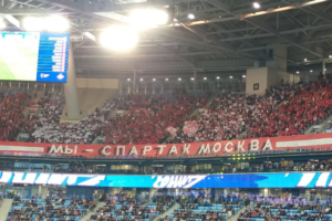 На трибуне «Спартака» в Петербурге включили «глушилки» из-за оскорблений Дзюбы. Фанаты говорят, что некоторых просили прятать символику клуба