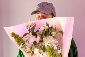 Хорошая новость: на фоне кризиса в Петербурге открылась «Теплица» — кафе с цветочной лавкой, где работают люди с особенностями. Как это удалось
