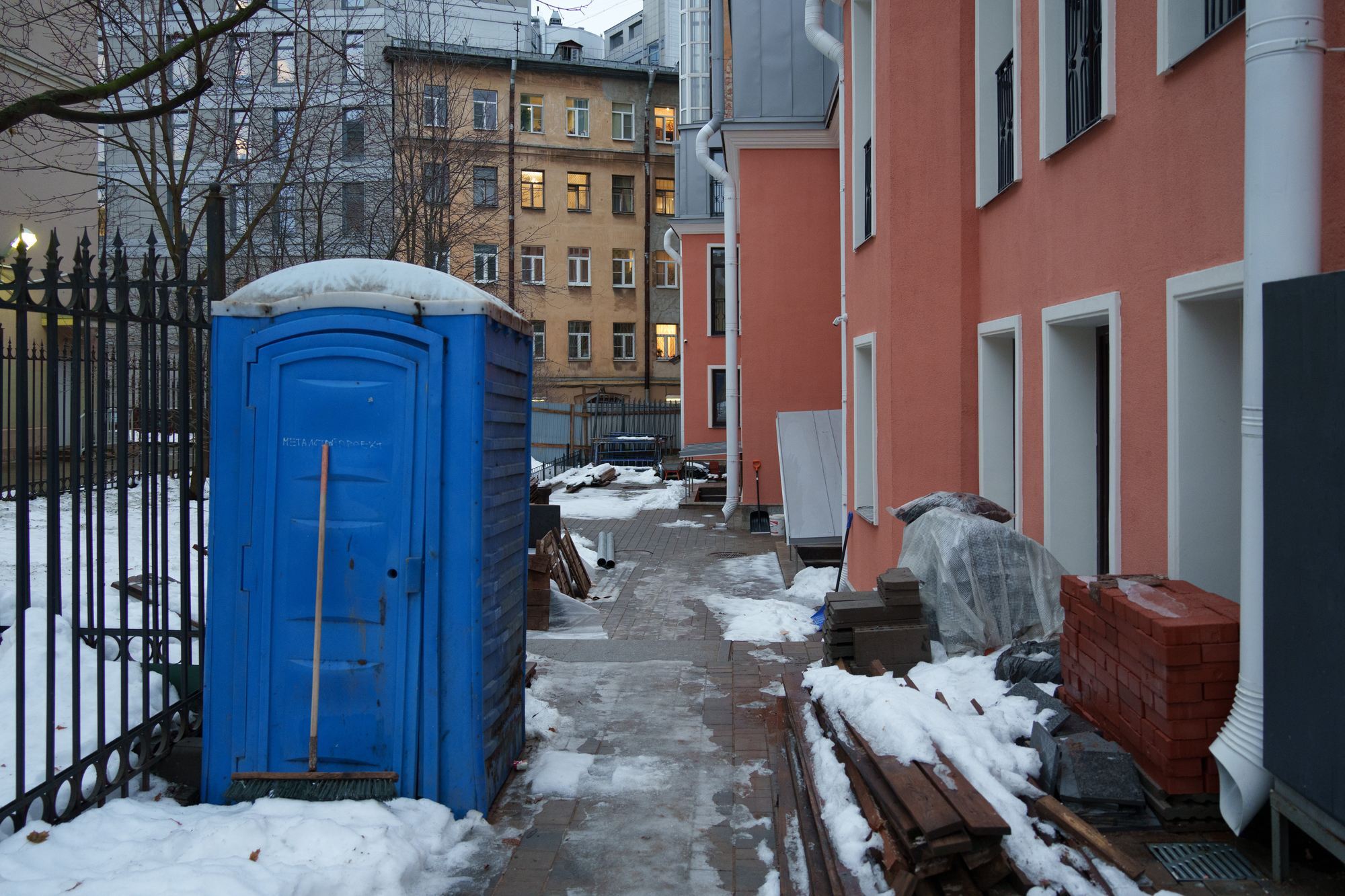 Улица Константина Заслонова, 18. Фото: «Бумага»